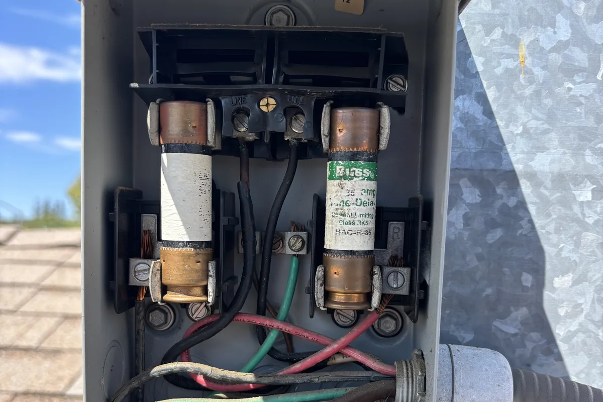 Why Does My AC Keep Tripping the Breaker? Instant vs. Delayed Trips, Explained
