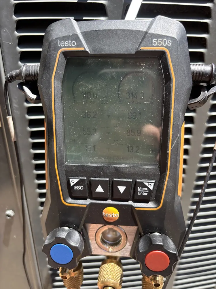 Digital manifold reading pressures at a Folsom condenser