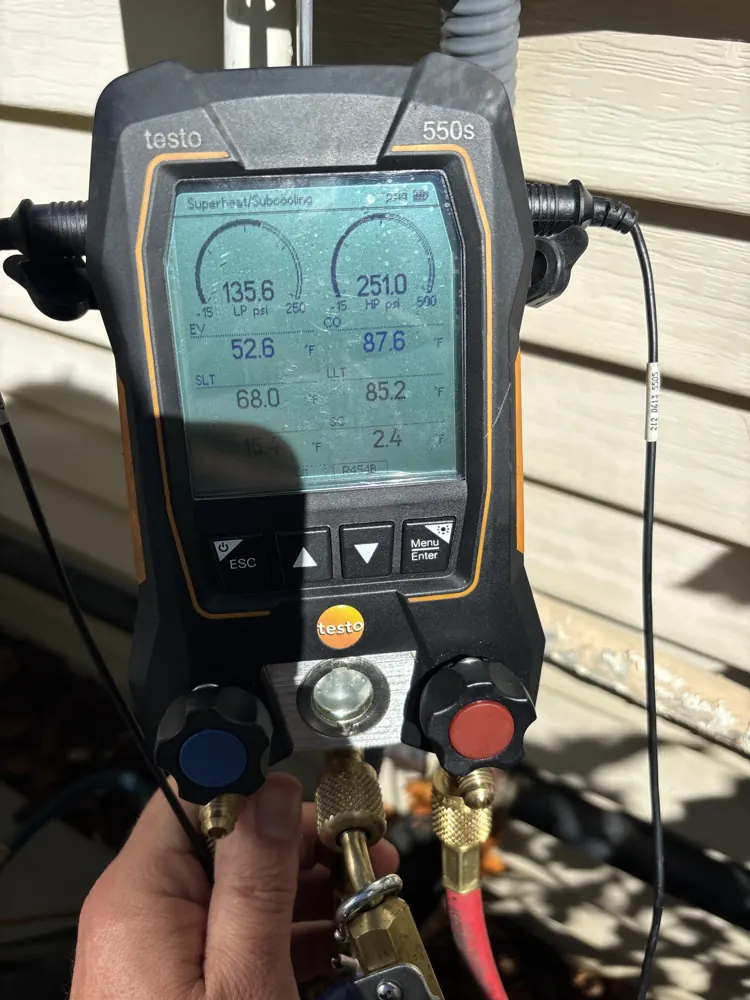 Digital manifold reading an R-454B system in Orangevale